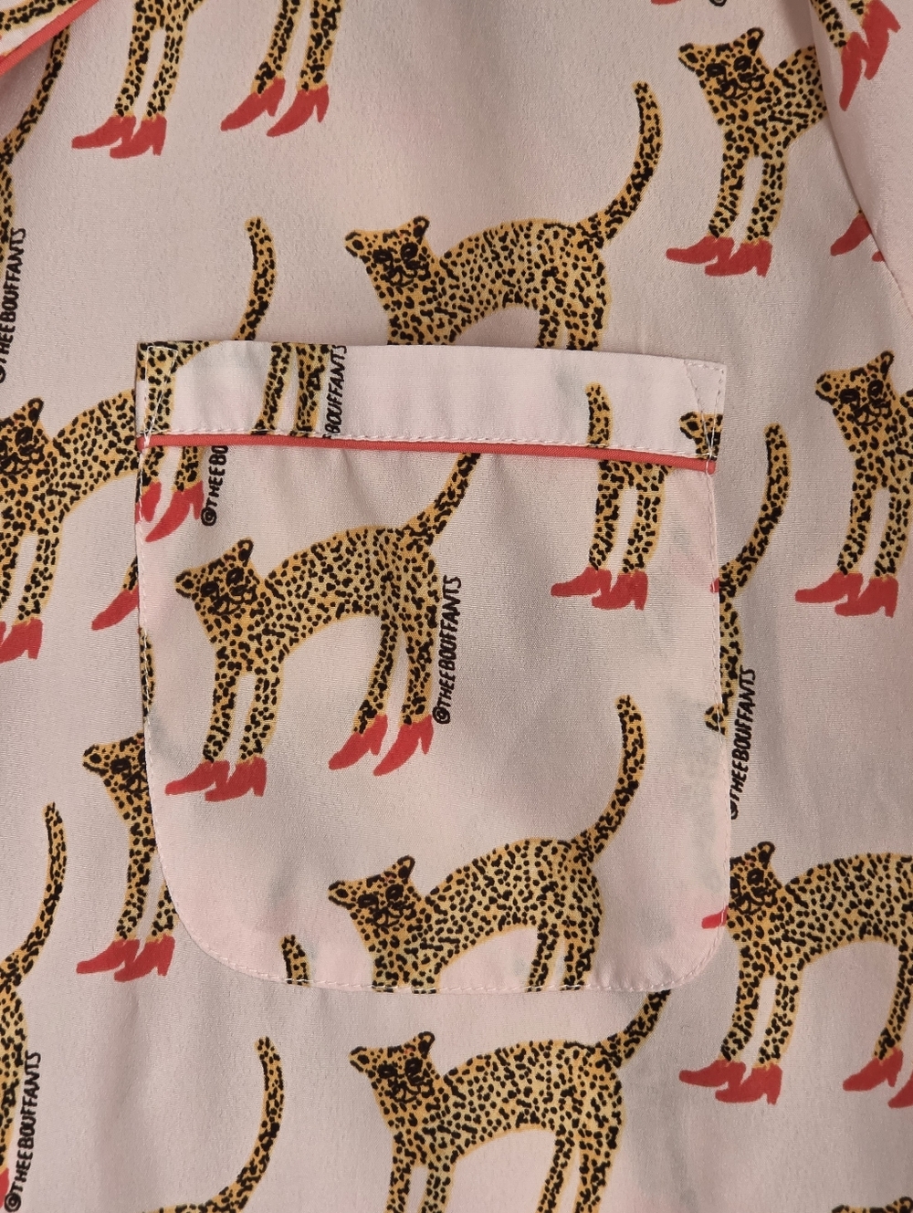 Bouffants & Broken Hearts Leopard Heels Pink Pajama Top Button Down Size Large - Picture 4 of 9
